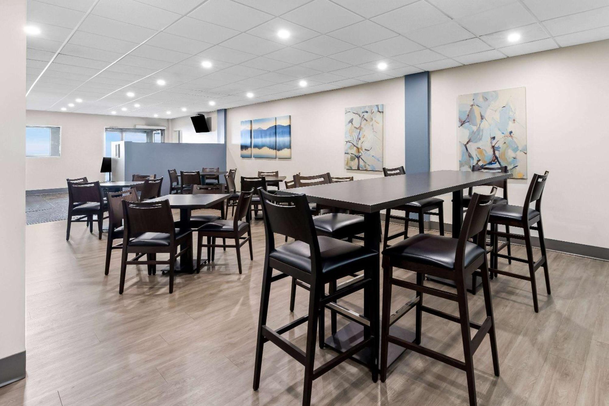 Howard Johnson By Wyndham Hotel